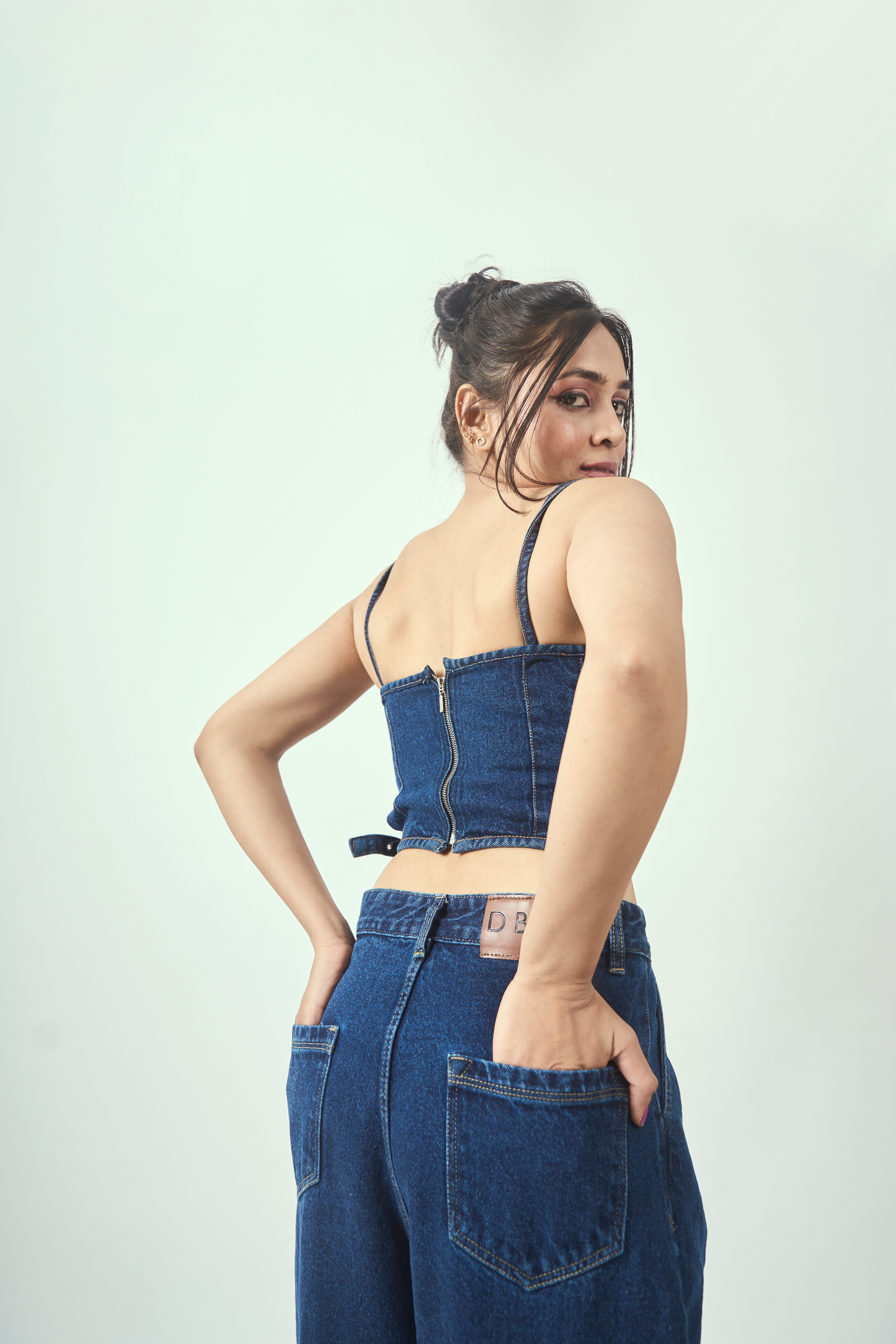 CROSSOVER BAGGY JEANS